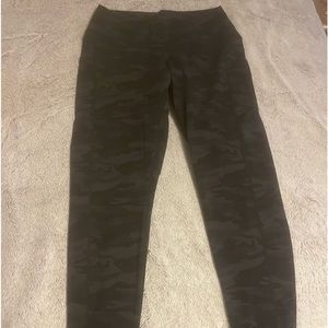 Black camo leggings